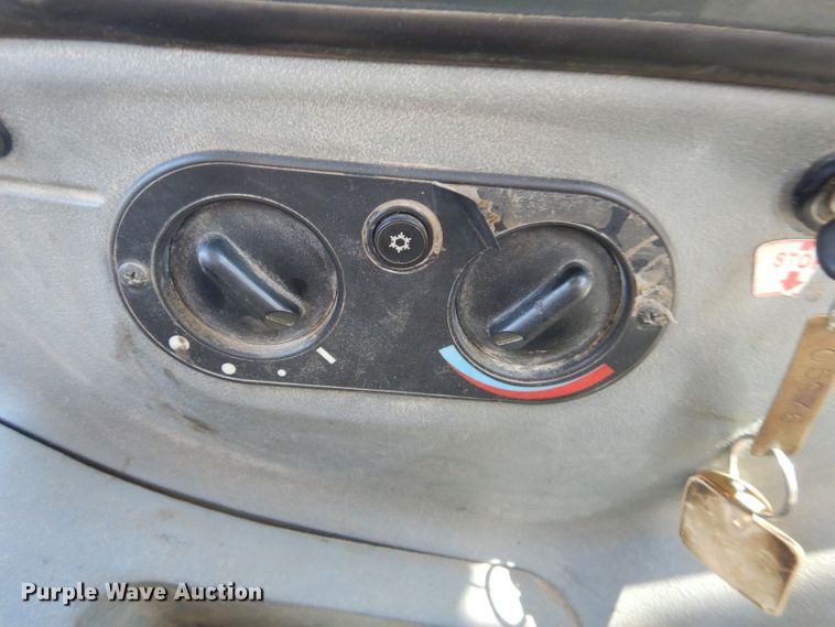 image for item DM1370 2005 New Holland LB90B  backhoe