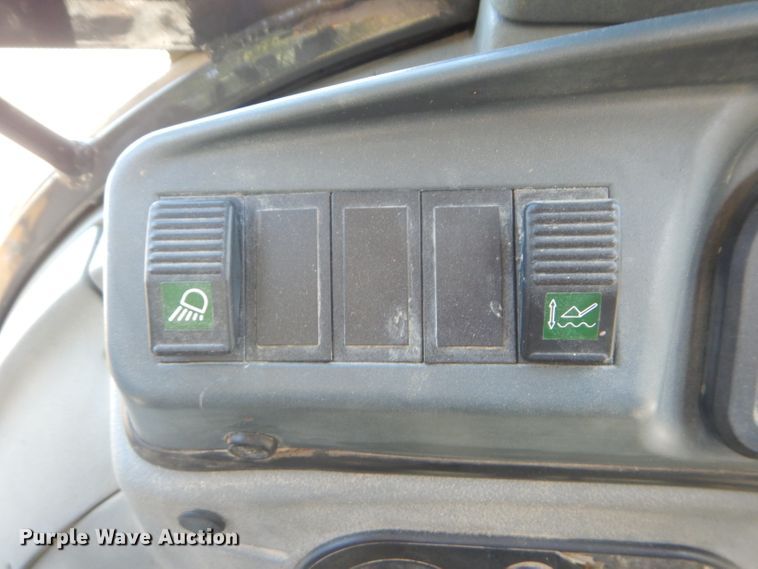 image for item DM1370 2005 New Holland LB90B  backhoe