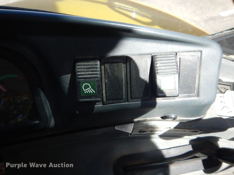 image for item DM1370 2005 New Holland LB90B  backhoe