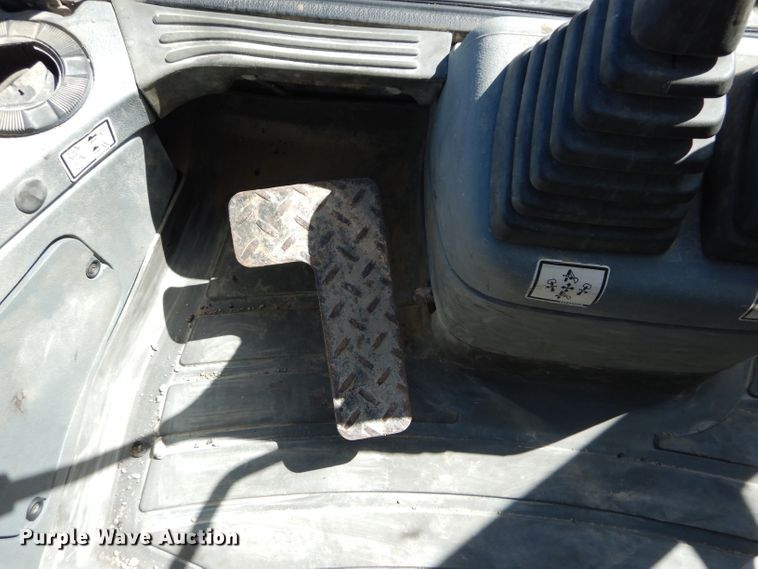 image for item DM1370 2005 New Holland LB90B  backhoe