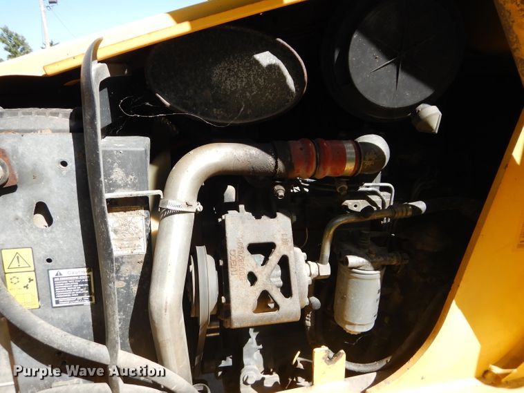 image for item DM1370 2005 New Holland LB90B  backhoe