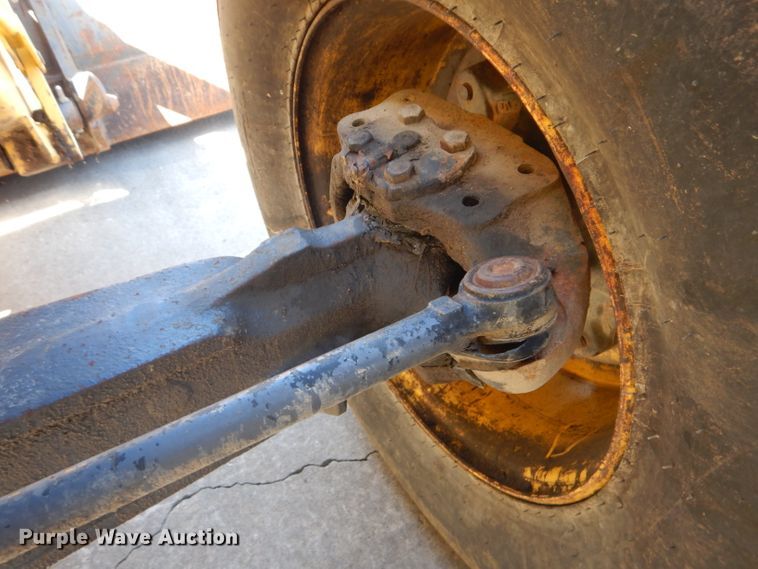 image for item DM1370 2005 New Holland LB90B  backhoe