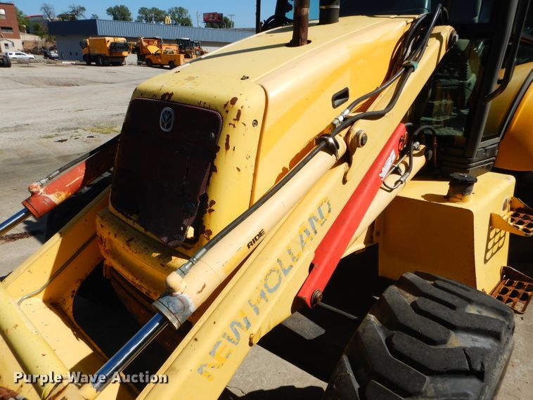 image for item DM1370 2005 New Holland LB90B  backhoe