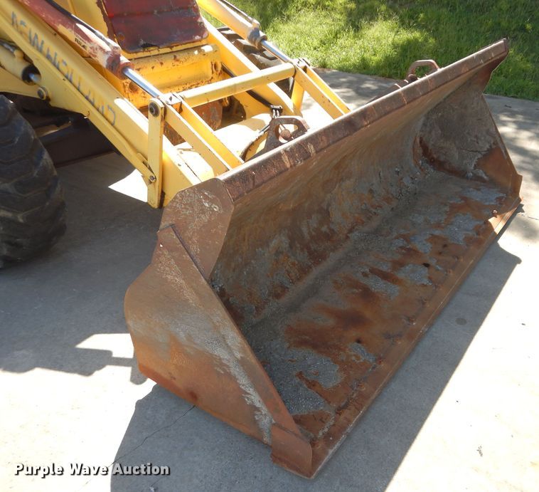 image for item DM1370 2005 New Holland LB90B  backhoe