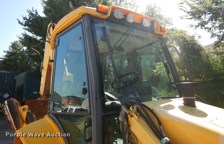 image for item DM1370 2005 New Holland LB90B  backhoe