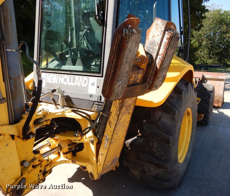 image for item DM1370 2005 New Holland LB90B  backhoe