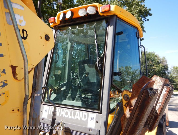 image for item DM1370 2005 New Holland LB90B  backhoe