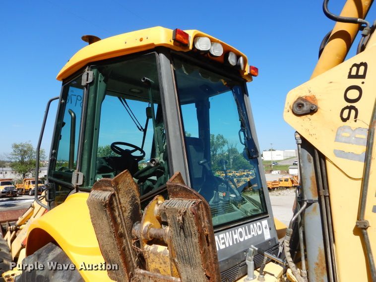 image for item DM1370 2005 New Holland LB90B  backhoe