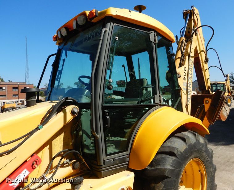 image for item DM1370 2005 New Holland LB90B  backhoe