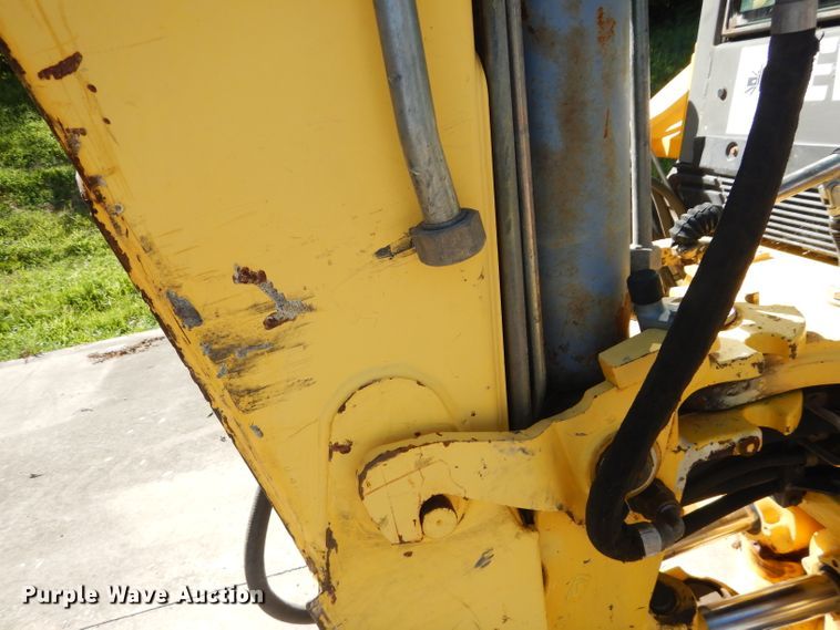 image for item DM1370 2005 New Holland LB90B  backhoe