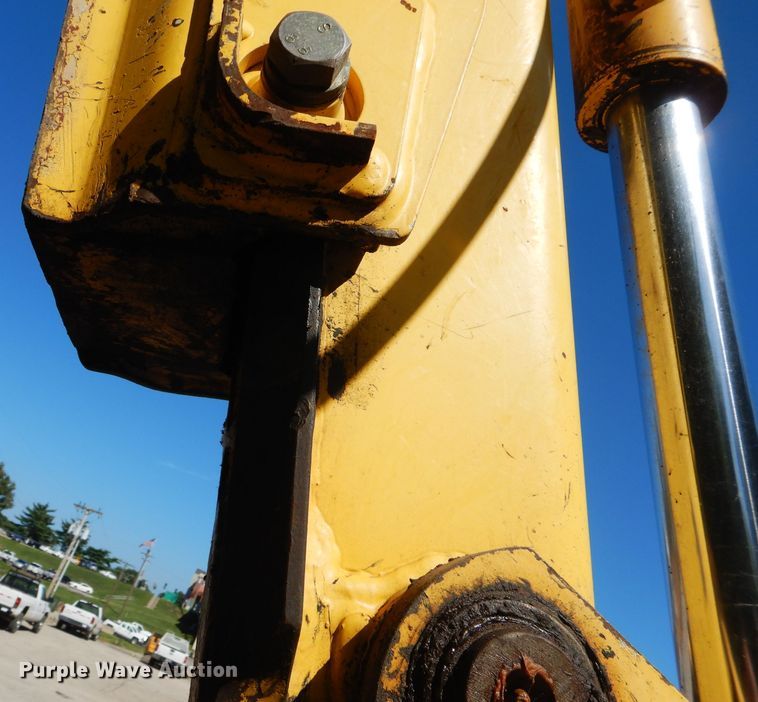 image for item DM1370 2005 New Holland LB90B  backhoe