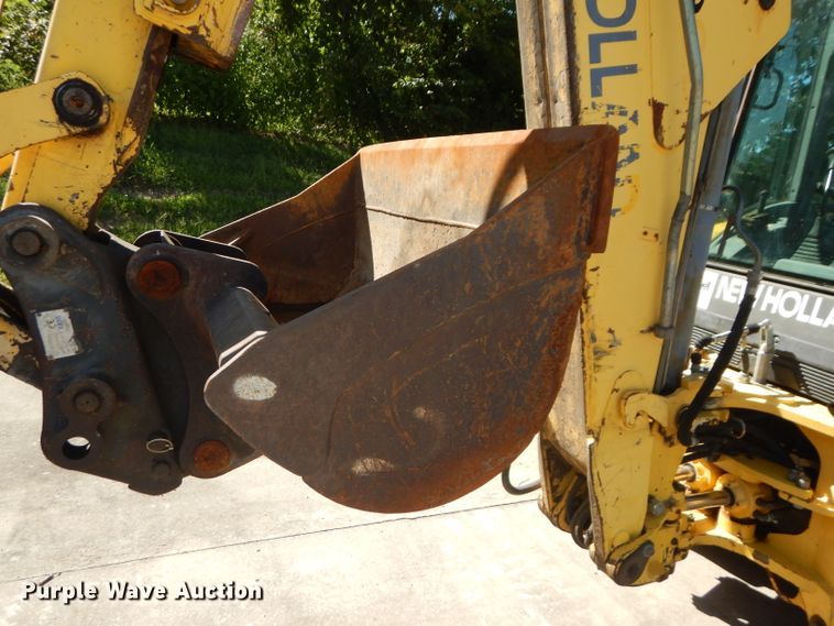 image for item DM1370 2005 New Holland LB90B  backhoe