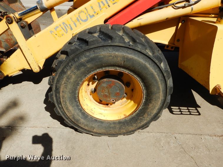 image for item DM1370 2005 New Holland LB90B  backhoe