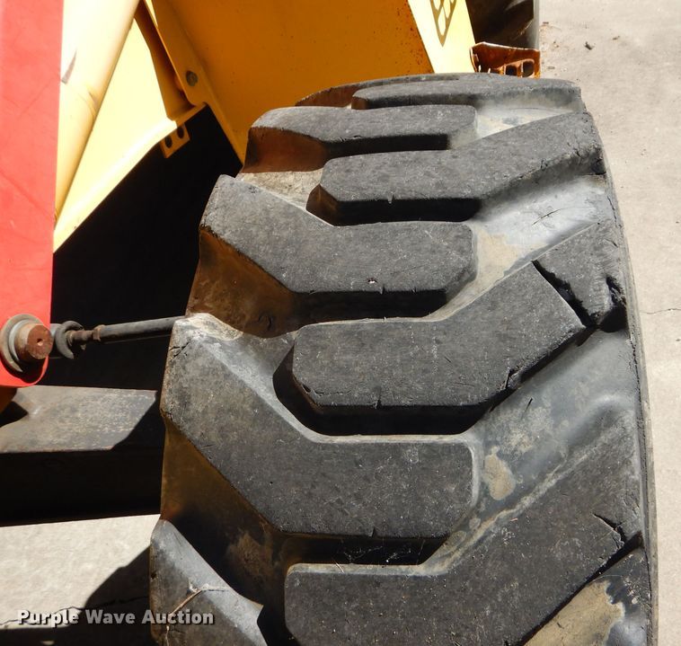 image for item DM1370 2005 New Holland LB90B  backhoe