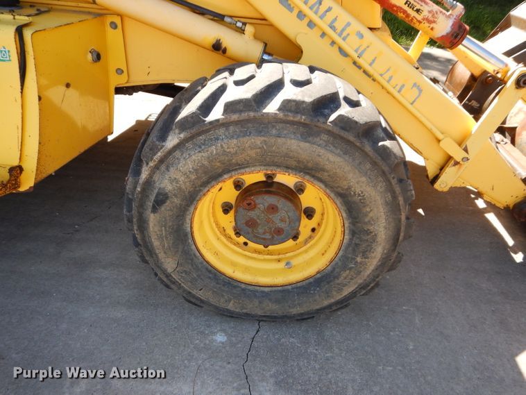 image for item DM1370 2005 New Holland LB90B  backhoe