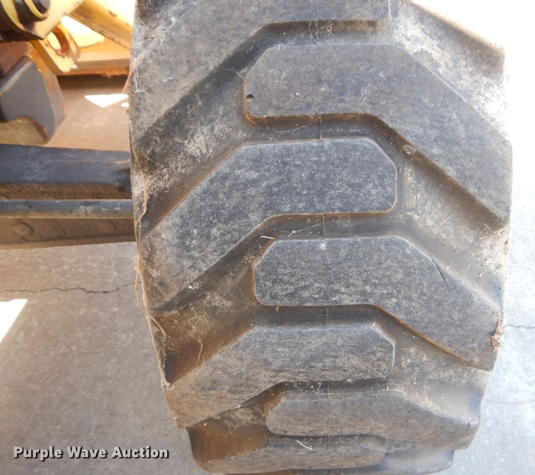 image for item DM1370 2005 New Holland LB90B  backhoe