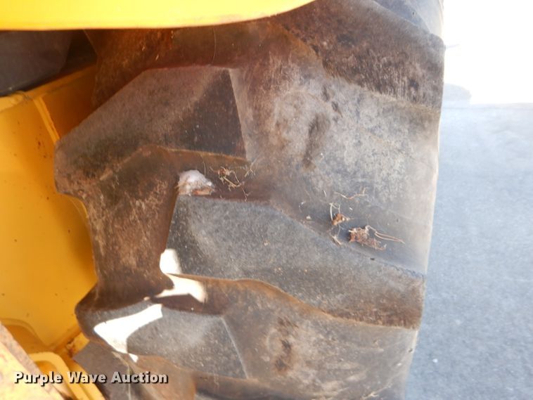 image for item DM1370 2005 New Holland LB90B  backhoe