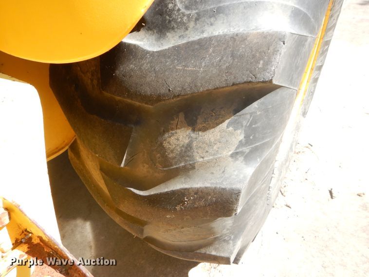 image for item DM1370 2005 New Holland LB90B  backhoe