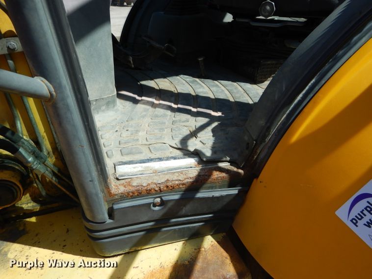 image for item DM1371 2006 New Holland LB90B  backhoe