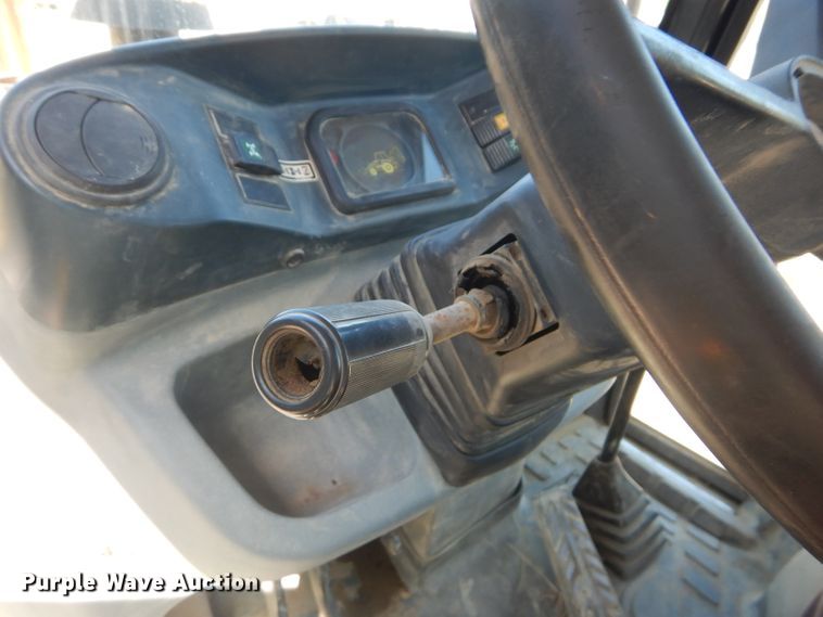 image for item DM1371 2006 New Holland LB90B  backhoe