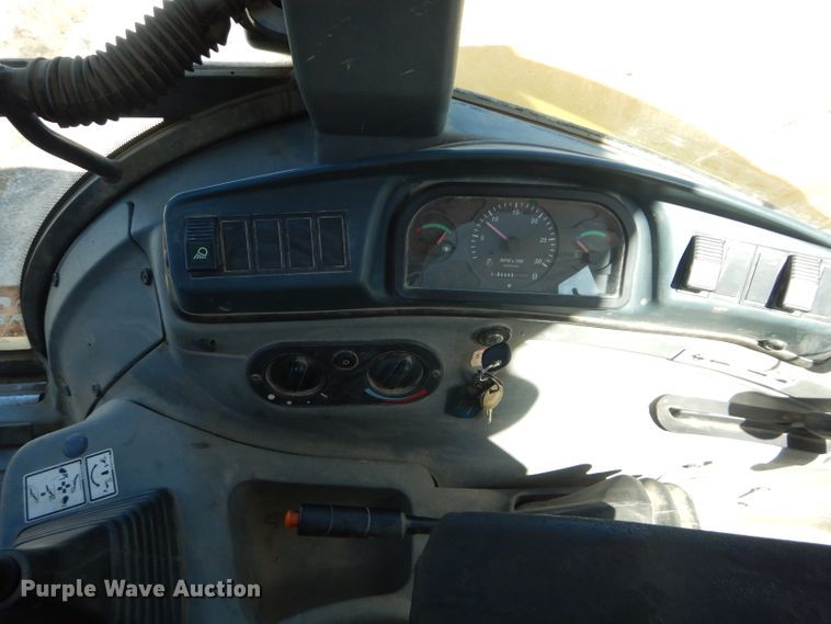 image for item DM1371 2006 New Holland LB90B  backhoe