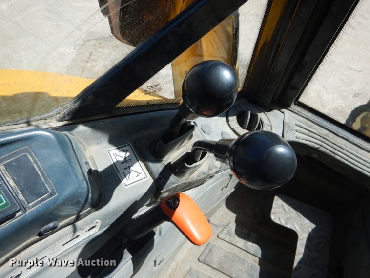 image for item DM1371 2006 New Holland LB90B  backhoe