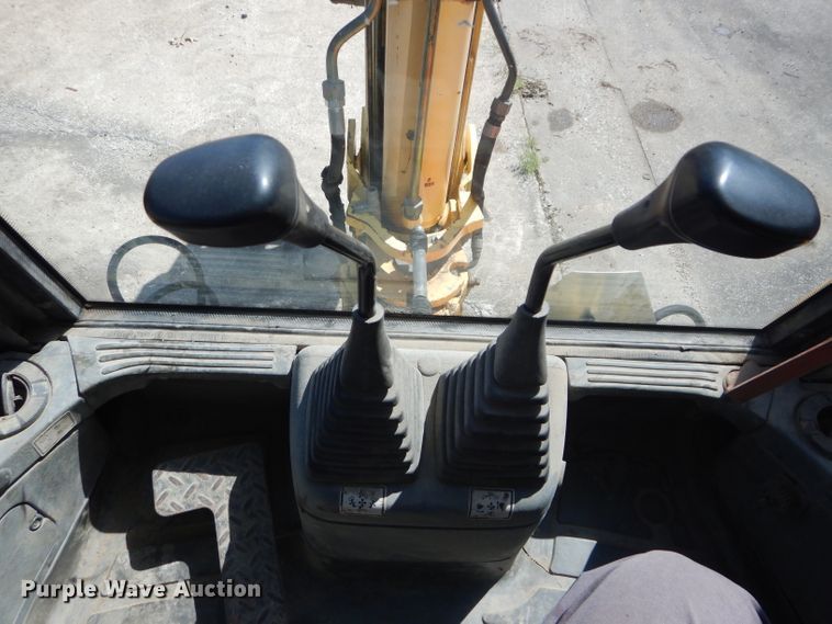 image for item DM1371 2006 New Holland LB90B  backhoe