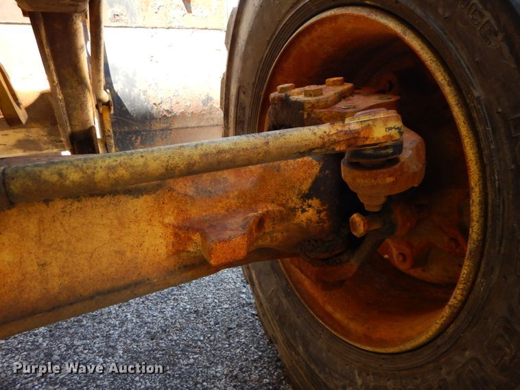 image for item DM1371 2006 New Holland LB90B  backhoe