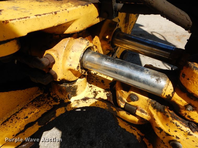 image for item DM1371 2006 New Holland LB90B  backhoe