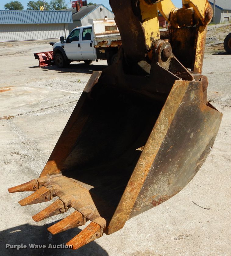 image for item DM1371 2006 New Holland LB90B  backhoe