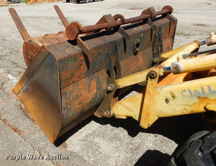 image for item DM1371 2006 New Holland LB90B  backhoe