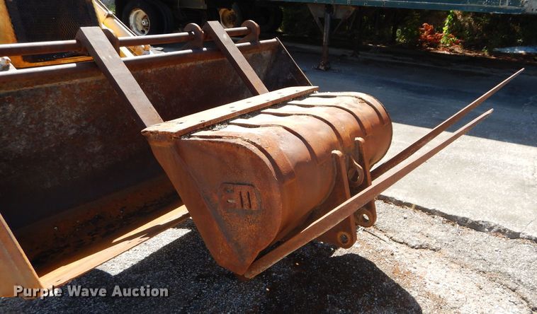 image for item DM1371 2006 New Holland LB90B  backhoe