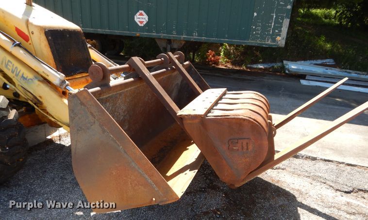 image for item DM1371 2006 New Holland LB90B  backhoe