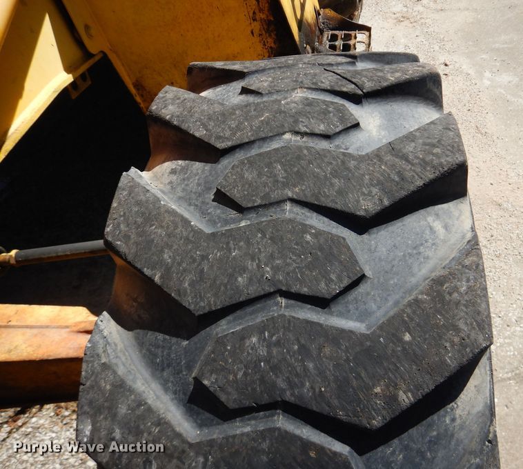 image for item DM1371 2006 New Holland LB90B  backhoe