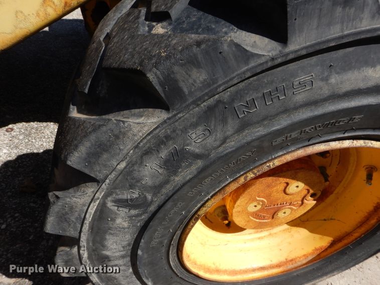 image for item DM1371 2006 New Holland LB90B  backhoe