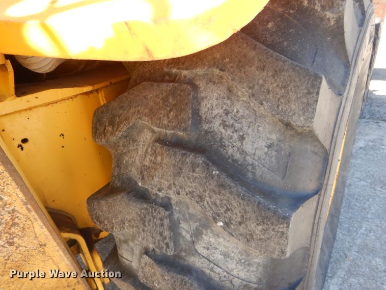 image for item DM1371 2006 New Holland LB90B  backhoe