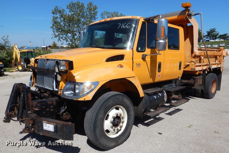 image for item DM1374 2004 International WorkStar 7400  Crew Cab dump truck