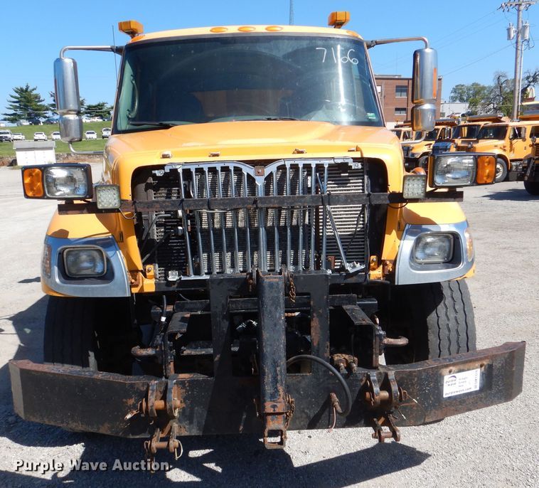 image for item DM1374 2004 International WorkStar 7400  Crew Cab dump truck