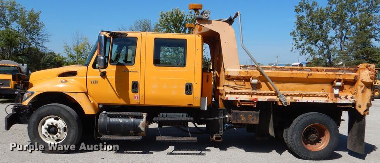 image for item DM1374 2004 International WorkStar 7400  Crew Cab dump truck