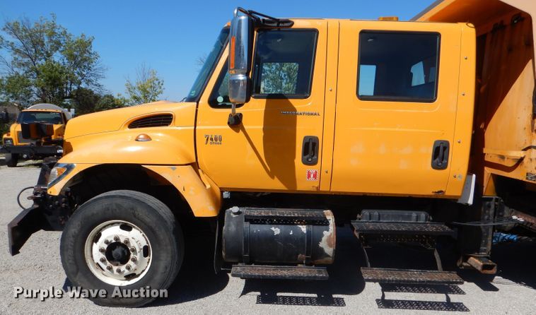 image for item DM1374 2004 International WorkStar 7400  Crew Cab dump truck