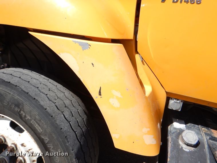 image for item DM1374 2004 International WorkStar 7400  Crew Cab dump truck