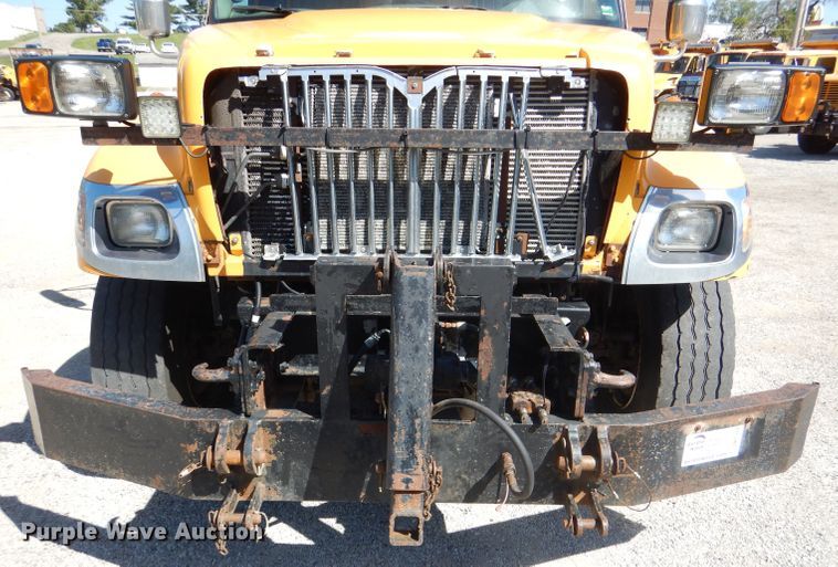 image for item DM1374 2004 International WorkStar 7400  Crew Cab dump truck