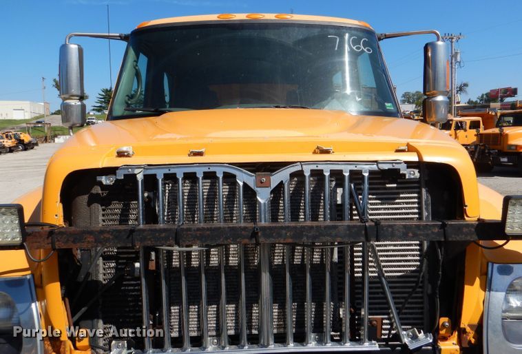 image for item DM1374 2004 International WorkStar 7400  Crew Cab dump truck