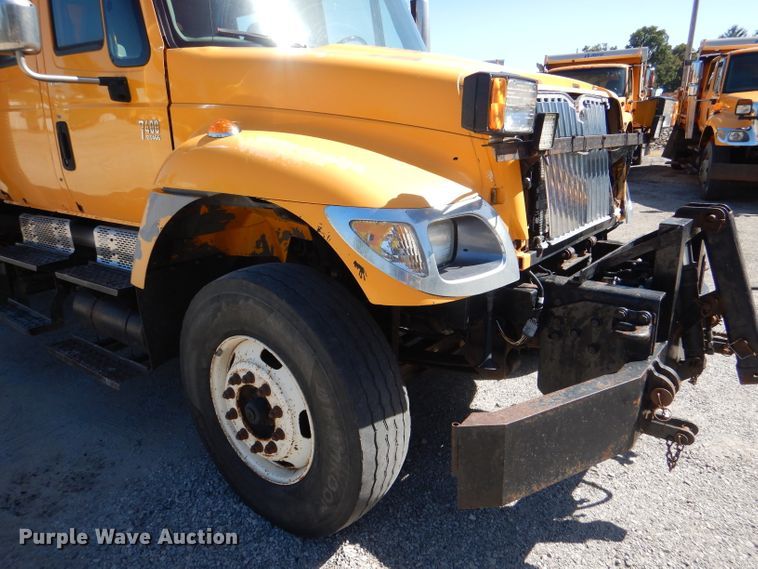 image for item DM1374 2004 International WorkStar 7400  Crew Cab dump truck