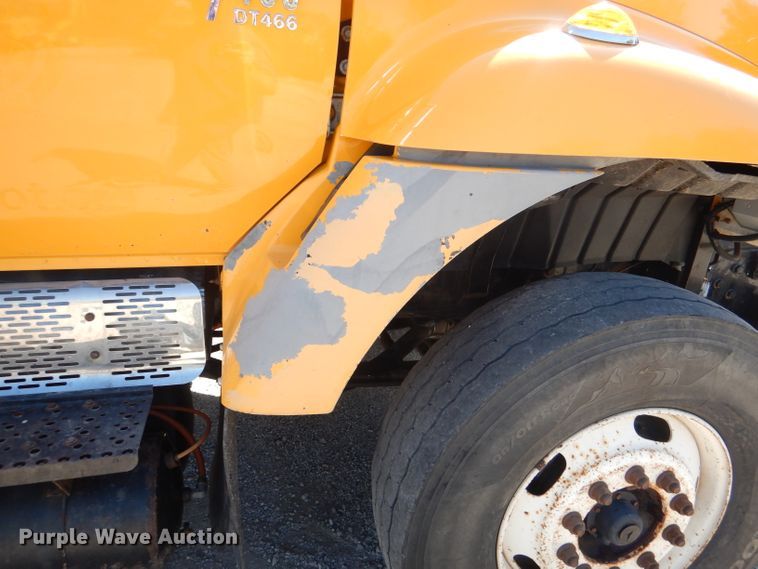 image for item DM1374 2004 International WorkStar 7400  Crew Cab dump truck