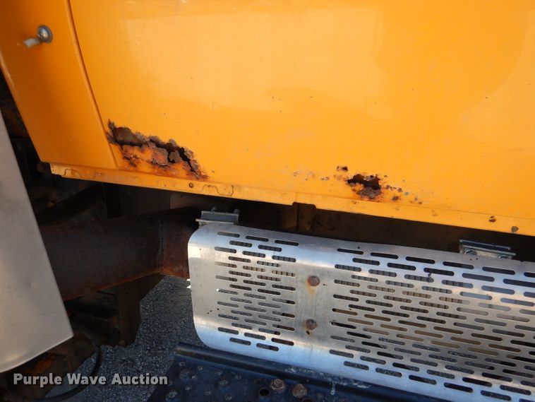 image for item DM1374 2004 International WorkStar 7400  Crew Cab dump truck