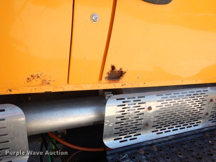 image for item DM1374 2004 International WorkStar 7400  Crew Cab dump truck