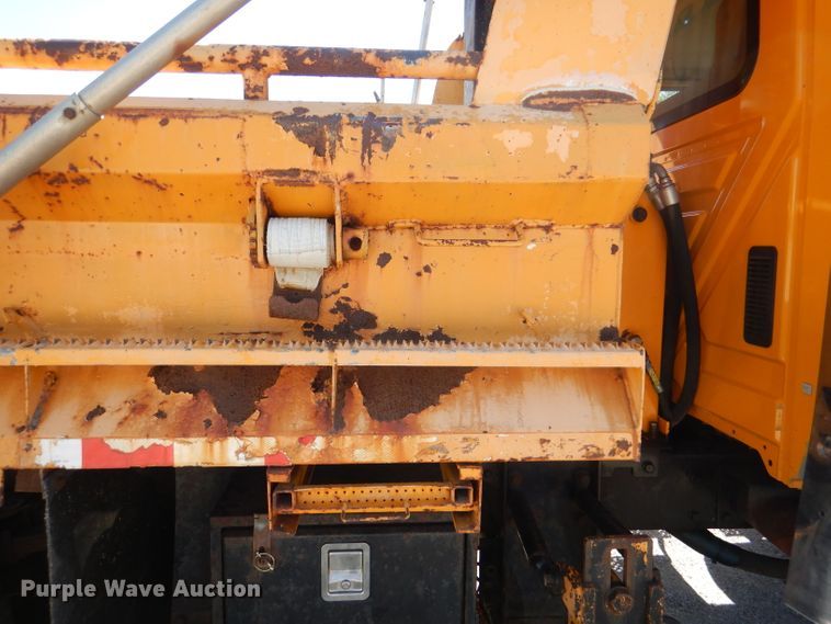 image for item DM1374 2004 International WorkStar 7400  Crew Cab dump truck