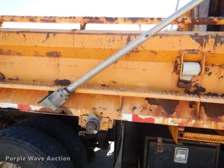 image for item DM1374 2004 International WorkStar 7400  Crew Cab dump truck