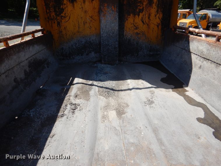 image for item DM1374 2004 International WorkStar 7400  Crew Cab dump truck